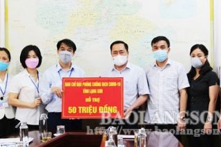 Lạng Sơn: Trao kinh phí hỗ trợ Trung tâm Kiểm soát bệnh tật tỉnh
