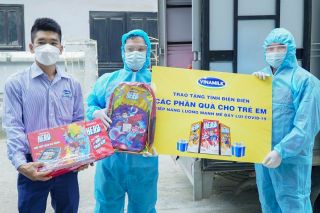 Quỹ Sữa Vươn Cao Việt Nam trao nhiều quà tặng cho trẻ em Điện Biên