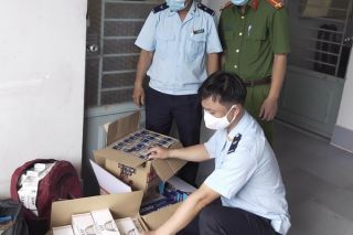 Đồng Tháp: Thu giữ 1.700 bao thuốc lá nhập lậu