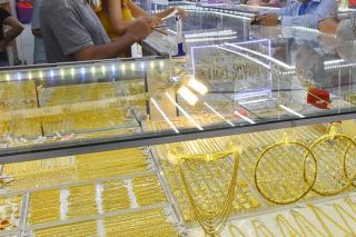 Giá vàng ngày 18/6: Vàng thế giới tiếp tục giảm mạnh