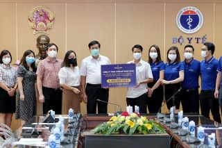 Bộ Y tế tiếp nhận 3 triệu bơm kim tiêm vắc xin phòng Covid-19 và 40.000 test nhanh kháng nguyên