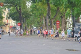 Chủ tịch Hà Nội yêu cầu không tụ tập quá 10 người nơi công cộng