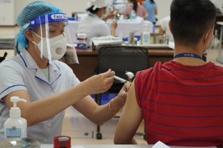 TP. Hồ Chí Minh: Đổi phương thức tiếp nhận thông tin điều chỉnh tiêm vaccine Covid-19