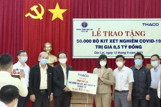 Gia Lai: Tiếp nhận 50.000 bộ kit xét nghiệm Covid-19 do Công ty CP Ô tô Trường Hải trao tặng