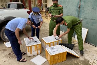 Lạng Sơn: Tạm giữ hàng nghìn linh kiện điện thoại không rõ nguồn gốc xuất xứ