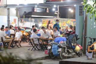 TP. Hồ Chí Minh: Thí điểm mở lại dịch vụ ăn uống đến 22h và được bán rượu bia