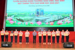 Bình Dương tuyên dương, khen thưởng giáo viên, học sinh đạt thành tích cao trong năm học 2020-2021