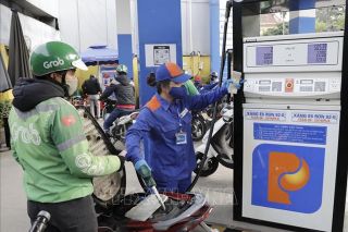 Giá xăng tăng cao chưa từng có, lên gần 27.000 đồng/lít