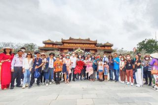 Hình ảnh Việt Nam đón khách trong ngày đầu tiên mở cửa du lịch