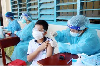 Bộ Y tế chuẩn bị tiêm vaccine cho trẻ từ 5-11 tuổi, nghiên cứu việc tiêm mũi 4 và tiêm cho trẻ dưới 5 tuổi