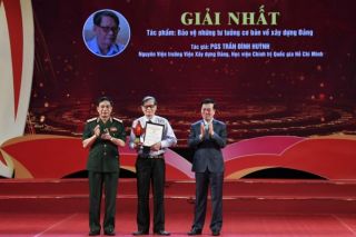 Trao giải Cuộc thi viết "Bảo vệ nền tảng tư tưởng của Đảng trong tình hình mới" lần thứ I