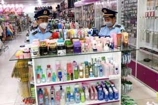 Phát hiện một cơ sở kinh doanh mỹ phẩm hết hạn sử dụng tại Bạc Liêu