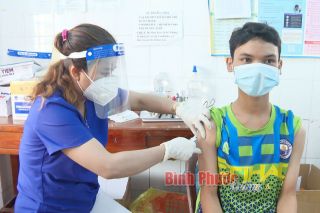 Bình Phước khẩn trương đẩy nhanh tiến độ tiêm vaccine phòng Covid-19