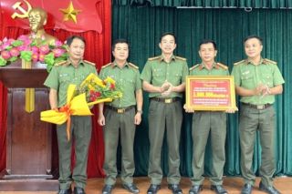 Khởi tố một phụ nữ từ Nghệ An vào khu du lịch Bà Nà Hills tiêu thụ USD giả