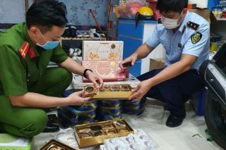 Thu giữ số lượng lớn bánh Trung thu không rõ nguồn gốc xuất xứ
