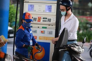 Giá xăng dầu thế giới lao dốc, dự báo trong nước có thể giảm mạnh trong kỳ điều chỉnh tới
