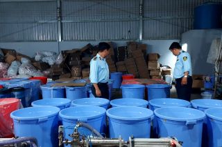 TP. Hồ Chí Minh: Phát hiện 5 kho chứa và xưởng sản xuất mỹ phẩm giả lớn nhất từ trước đến nay