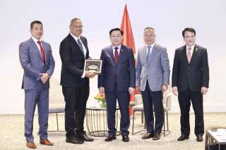 Chủ tịch Quốc hội tiếp đại diện công ty Fiso Investment và Viet River Holdings