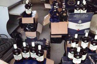 Thu giữ hơn 2.000 chai rượu nhập lậu tại Quảng Bình