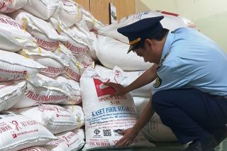 Nghệ An: Phát hiện, thu giữ 4,5 tấn đường cát nhập lậu