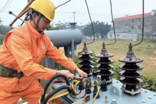 Quảng Ninh: Đấu nối mua điện Trung Quốc để đảm bảo cung cấp điện cho Móng Cái
