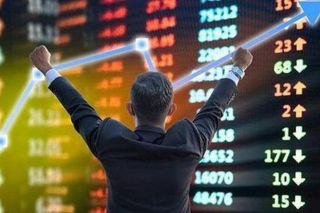 VN-Index "xanh mướt" tăng gần 11 điểm, dòng tiền vào dồi dào