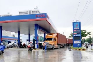 Giá xăng dầu tăng trở lại, xăng E5 giảm 60 đồng/lít