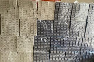Long An: Phát hiện xe ô tô chứa 14.000 gói thuốc lá ngoại nhập lậu