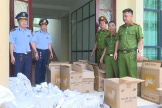 Tạm giữ hình sự đối tượng vận chuyển 6.000 gói thuốc lá nhập lậu