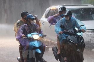 Thời tiết hôm nay 6/8: Nắng nóng ở Nam Trung Bộ, miền Bắc vẫn diễn ra mưa to