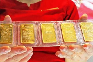 Giá vàng hôm nay 9/8/2023: Vàng thế giới trượt dốc