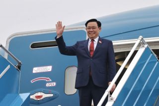 Chủ tịch Quốc hội về tới Hà Nội, kết thúc chuyến thăm Lào và Thái Lan