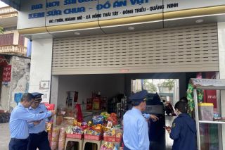 Quảng Ninh: Quyết liệt xử lý hàng hóa không rõ nguồn gốc tại các điểm kinh doanh khu vực trường học