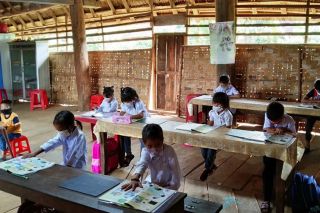 Thực hiện mục tiêu "100% số trường, lớp học ở các xã, thôn đặc biệt khó khăn được xây dựng kiên cố"