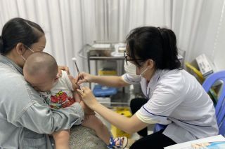 TP. Hồ Chí Minh triển khai tiêm vaccine 5 trong 1