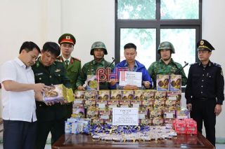 Bắt giữ lái xe vận chuyển đạn, pháo hoa nổ từ Lào về Việt Nam