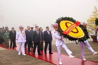 Lãnh đạo Đảng, Nhà nước vào Lăng viếng Chủ tịch Hồ Chí Minh nhân ngày thành lập Đảng