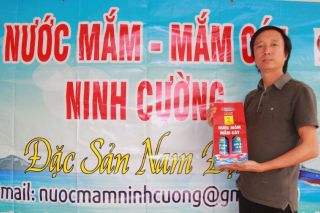 Sản xuất theo bí quyết “độc lạ”, nước mắm Ninh Cường không lo đầu ra
