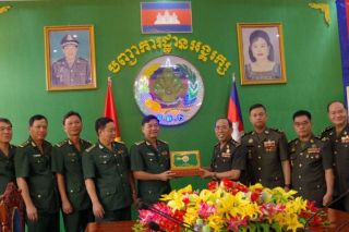 Bộ đội Biên phòng tỉnh An Giang chúc Tết Chol Chnam Thmay lực lượng vũ trang Vương quốc Campuchia