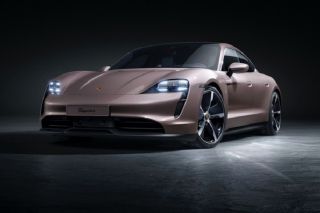Hàng nghìn chiếc siêu xe điện Porsche Taycan lỗi pin có thể dẫn tới nguy cơ cháy nổ bị triệu hồi