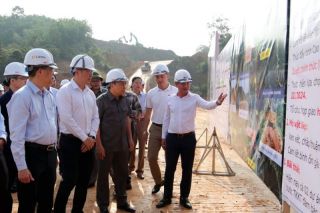 Lạng Sơn: Dồn lực tháo gỡ khó khăn, vướng mắc trong giải phóng mặt bằng, thi công các dự án cao tốc trọng điểm