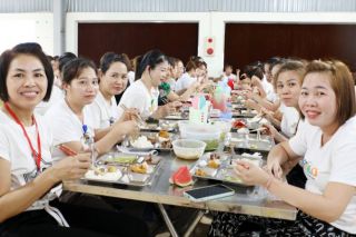 Bắc Giang: Doanh nghiệp tổ chức "bữa cơm công đoàn - cảm ơn người lao động"