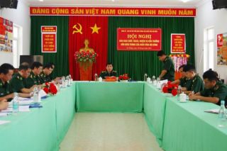 Bàn giao chức trách, nhiệm vụ các đồn trưởng, tiểu đoàn trưởng