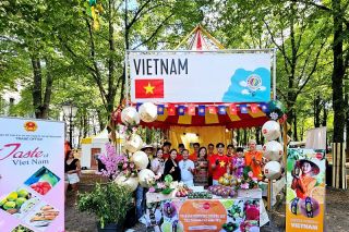 Quảng bá sản phẩm và ẩm thực Việt Nam tại Lễ hội Đoàn ngoại giao