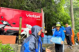 Viettel Post tích cực triển khai công tác cứu trợ vùng lũ