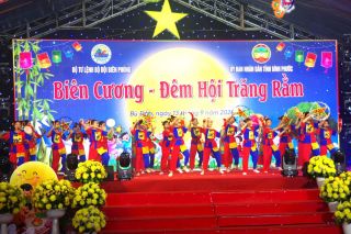 Ấm áp Đêm hội trăng rằm miền biên giới