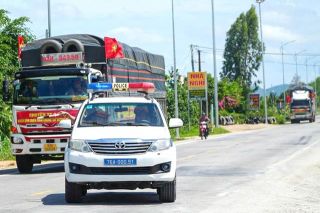 Quảng Ngãi: Việc làm mới của Trạm CSGT Đức Phổ, dành cho đồng bào vùng bão lũ phía Bắc