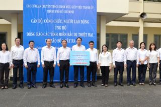 Các cơ quan Thành ủy TP. Hồ Chí Minh ủng hộ 400 triệu đồng hỗ trợ đồng bào các tỉnh miền Bắc