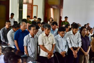 Xét xử cựu chủ tịch, phó chủ tịch huyện, thị trấn, trưởng phòng đo đạc bản đồ, TN&MT...