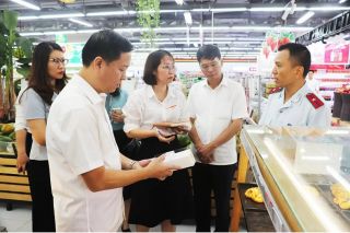 Hà Nội xử phạt hàng loạt cơ sở vi phạm lĩnh vực an toàn thực phẩm và y tế